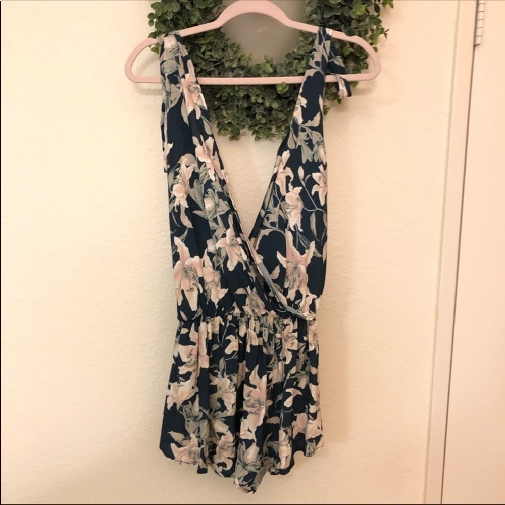NWT Beach riot revolve Josephine floral romper L - Picture 2 of 8